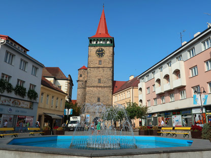 Das 52 m hohe Valdick brna (Waldlitzer Tor) diente im 17. Jh. der Stadtbefestigung. Heute ein Aussichtsturm und eine Galerie.