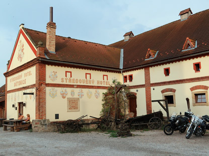 Das Středověk Hotel (Mittelalter Hotel) in Dětenice (Jettenitz).