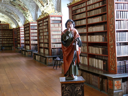 Theologischer Saal im Kloster Strahov. Hier werden 20.000 Bcher aufbewahrt.