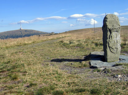 Blick von der Hochebene "Hohen Heide" (Vysok hole) 1.465 m, dem zweithchsten Berg, zurck auf den Altvater (Pradĕd)