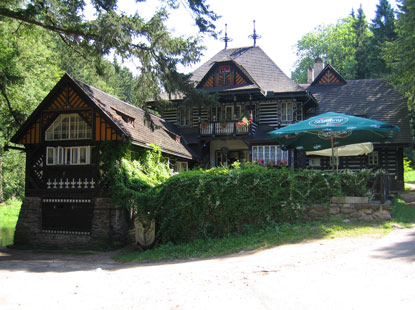 Im Peklo-Tal der (Pekelsk  dol), auf halbem Weg nach Neustadt, liegt das 1912 erbaute Lokal "Hlle" (Peklo)