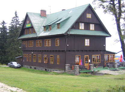 Ein Ausruhen im Schlesierhaus (Horsky hotel Paprsek) entfllt. Eine Hochzeitsgesellschaft hatte die Baude reserviert.