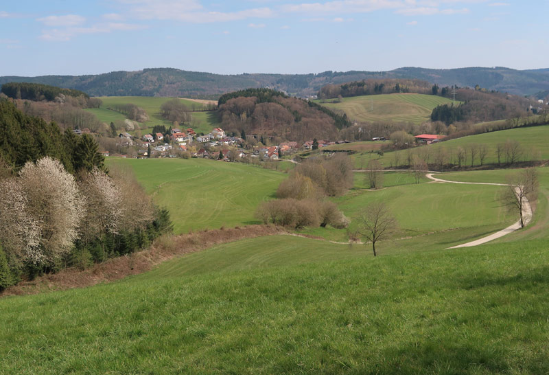 Camino incluso Odenwald: Blick vom Tromm-Hhenweg ins Tal nacj Gadern