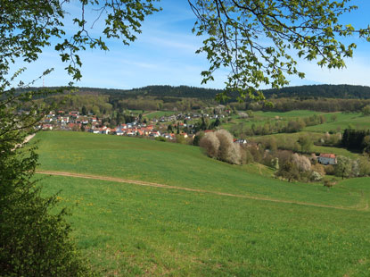 Camino incluso: Blick zurck auf Unter-Absteinach