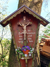 Camino incluso: Kruzifix beim Ort Hilsenhain