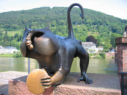 Camino incluso: Brckenaffe an der Alten Brcke in Heidelberg