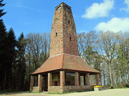 Camino incluso Odenwald: Auissichtsturm auf dem Weien Stein