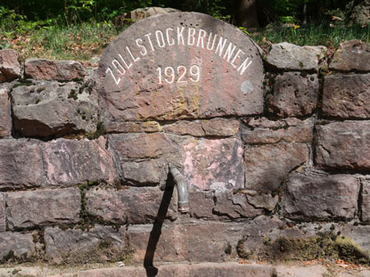 Camino incluso: Zollstockbrunnen aber leider schon seit Jahen ohne Wasser