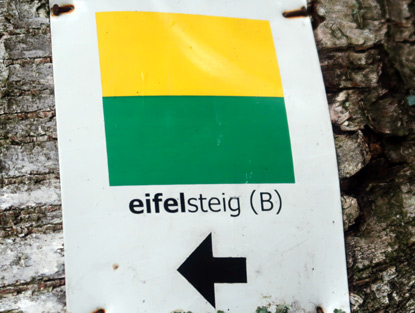 Eifelsteig: Markierungdes Wanderwegs  in Belgien