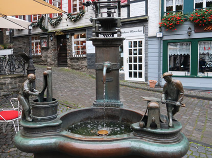 Eifelsteig Etappe 2: Tuchmacherbrunnen in Monschau