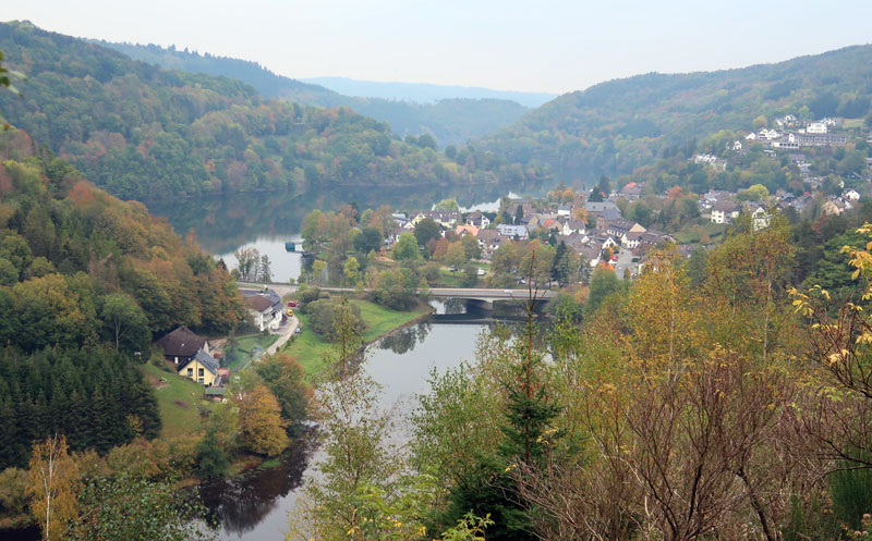 Eifelsteig 3. Etappe:  Blick vom "Wolfshgel" auf  Einruhr