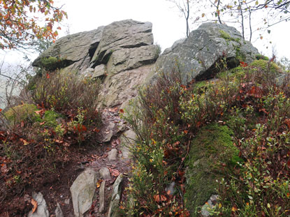 Eifelsteig Etappe 3: Teufelsley, ein markanter Felsen am Wegesrand