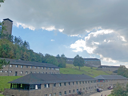 Eifelsteig Etappe 4: NS Ordensburg Vogelsang: Kameradschaftsunterknfte
