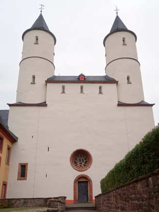 Eifelsteig Etappe Gemnd - Stinfeld: die Basilika von Steinfeld