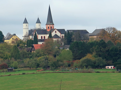 Eifel-Blick-Knigsberg auf das Kloster Steinfeld