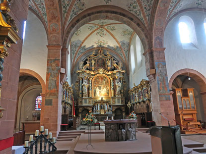 Blick auf den Hochalter der Klosterkirche Steinfeld