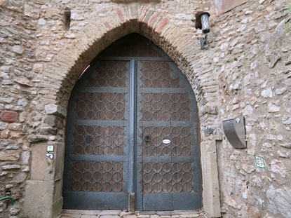 Geschlossenes Tor der Burg Kerpen