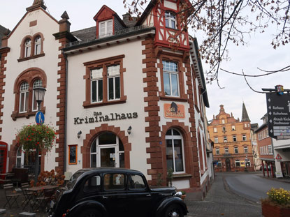 Kriminalhaus mit Café Sherlock