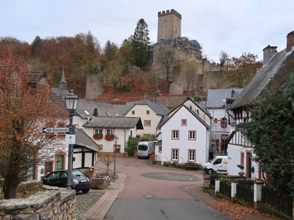 Blick von frt Sltstadt von Kerpen auf die Burg