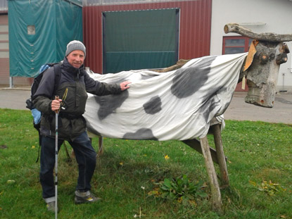 Torero  Roland begutachtet den Kampfstier