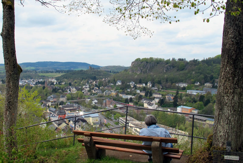 Blick auf Gerolstein von der Burgruine Lwenburg