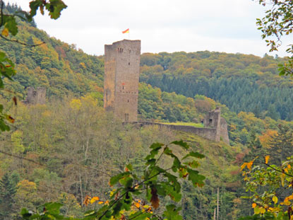 Eifelsteig: Blick auf die Oberburg von Manderscheid 