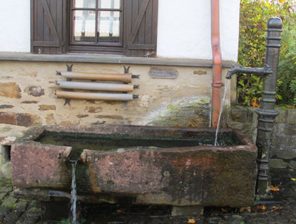 Dorfbrunnen in Schalkenmehren 