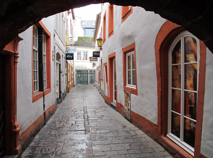 Vor dem Hauptmarkt fhrt die Judengasse in das mittelalterliche Judenviertel.