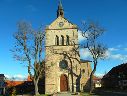 Der Markt von Hasselfelde mit der evangelischen St. Antonius Kirche