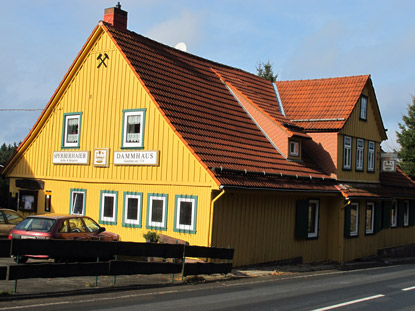 Das 1732 fr die Bergarbeiter errichtete Dammhaus ist heute eine Gaststtte. Das Haus liegt unmittelbar am Hexen-Stieg