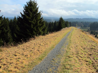 Der Sperberhaier Damm wurde zwischen 1732 und 1734 in 2 Bausommern fr den Wassertransport ber eine Senke gebaut. Lnge 940 m, Hhe 16m