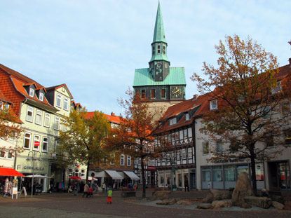 Der Kornmarkt mit der Marktkirche St. Aegidien ist der Mittelpunkt von Osterode