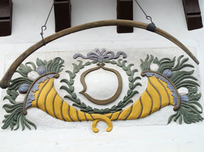 Die Walrippe an der Giebelseite soll die Bevlkerung vor berschwemmungen schtzten