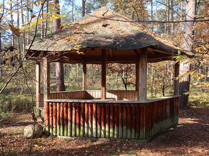 Seevetal: Rastpavillon auf dem Hauptweg des Heidschnuckenwegs