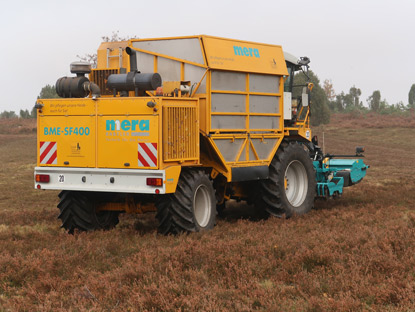 Plaggmaschine vor dem Einsatz bei Wilsede
