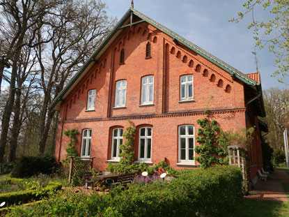 Hof Mhr war ehemals ein Heidebauernhof, heute Sitz der Naturschutzakademie