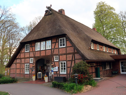 Das Haupthaus vom Hof Ttsberg - heute ein Hotel