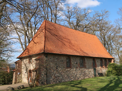 Auenansicht der ole Kerk in Bispingen (Heidschnuckenweg)