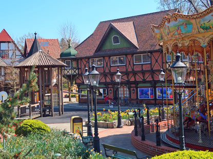 Heidschnuckenweg am Heie Park Soltau. Nostalgie Karusell und ein Restaurant