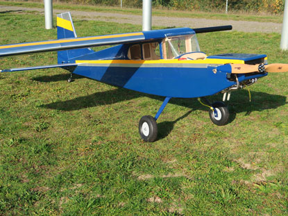 Modellflugzeug auf dem bungsgelnde bei Wietztendorf