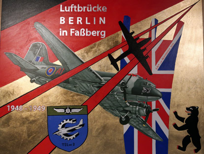 Hinweisschild weist auf das Luftbreckenmmuseum in Faberg hin