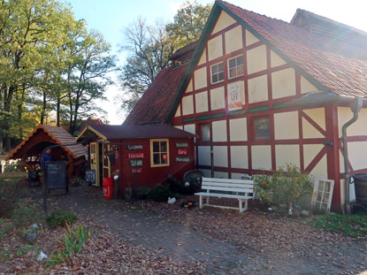 Marschverpflegung im "De lttsche Laden" in Lutterloh