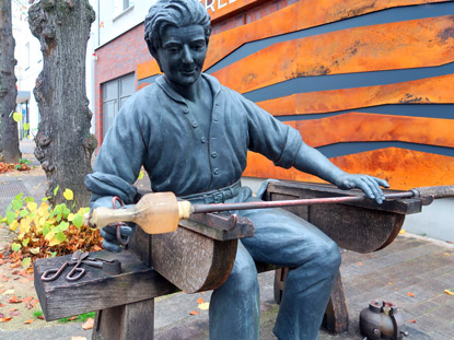 Skulptur eies Glasblsers in Bad Dribueg