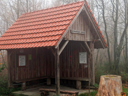 Schutzhtte am Schwarzen Kreuz auf dem Kammweg / Eggeweg