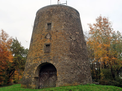 Das Wahrzeichen von Oerlinghausen: Kumsstonne, der Stumpf einer Windmhle