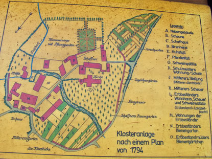 Eine Tafel informiert ber die Klosteranlage Lobenfeld  im Jahre 1794