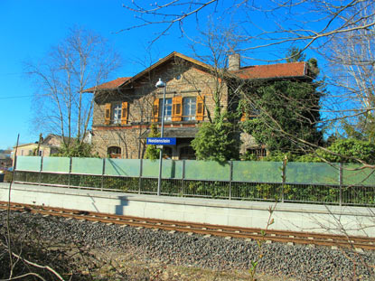 Bahnhof von Neidenstein.