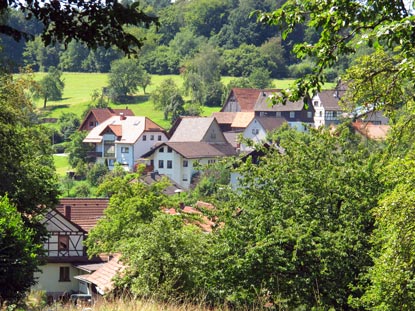 Der Waldenser- und Hugenottenpfad verluft ber den 145 Einwohner zhlenden Ort Grein.
