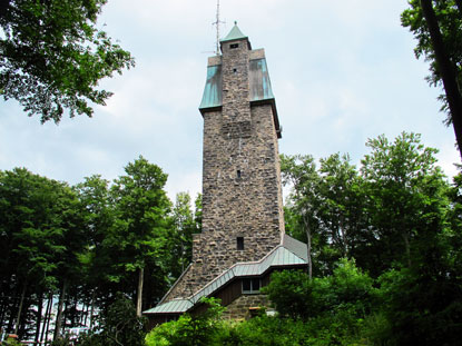 Auf der Neunkirchener Hhe (605 m) wurde 1906/07 ein Aussichtsturm (Kaiserturm) errichtet.