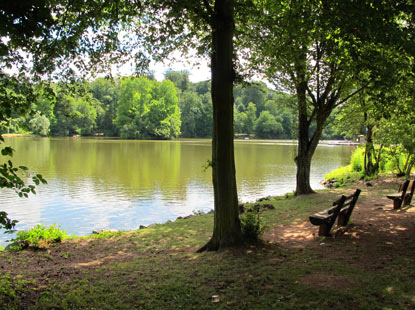 Der 3,7 Hektar groe Steinbrcker Teich ist erreicht 